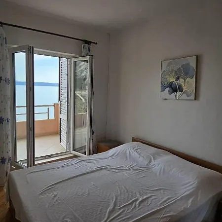 Apartment 3 *