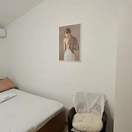 3 Apartment *