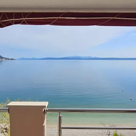 Apartment 3 *