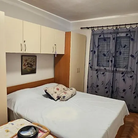 3 Apartment *