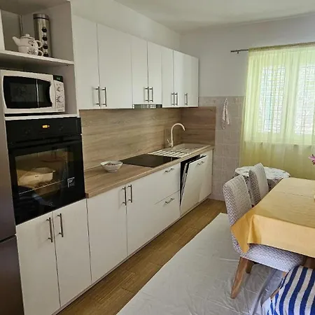 3 * Podgora